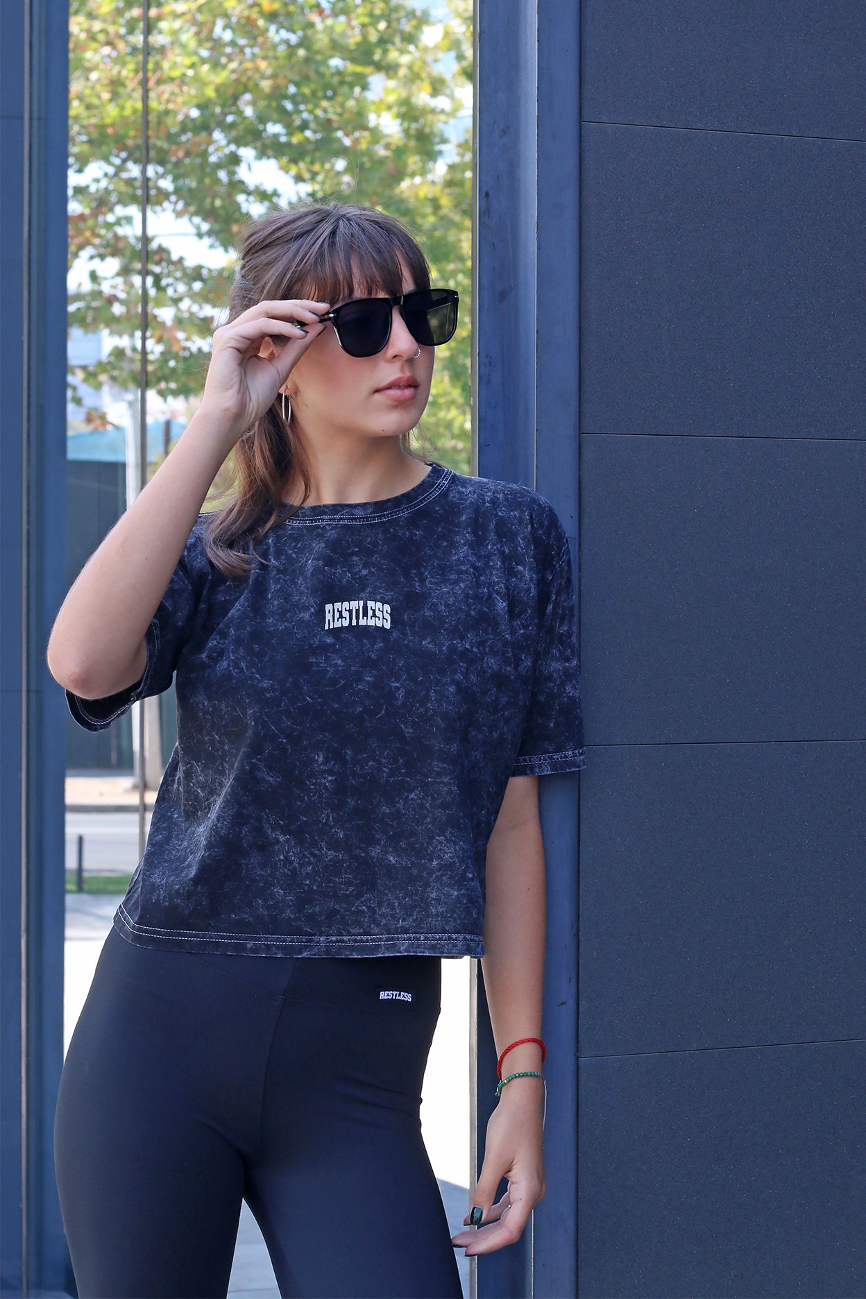 Crop Teñido Negro Restless