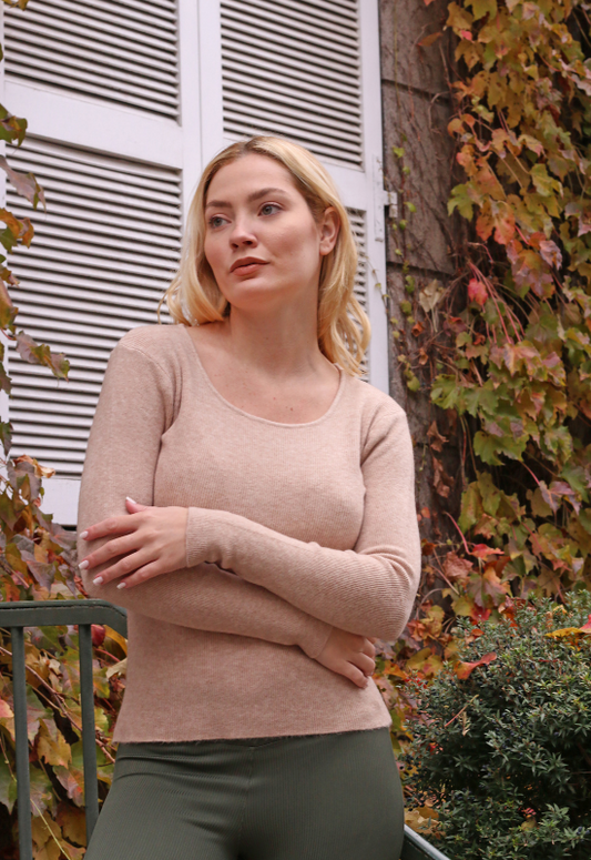 POLERA RESTLESS LANILLA COLOR BEIGE OSCURO