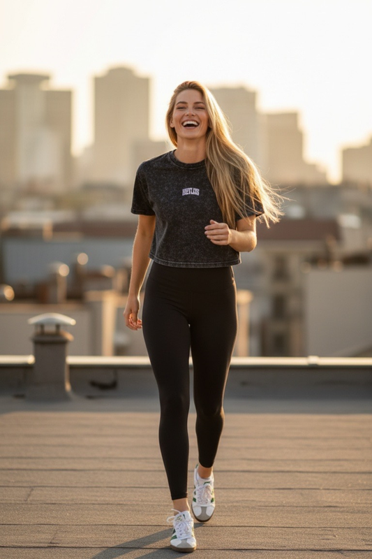 Crop Teñido Negro Restless