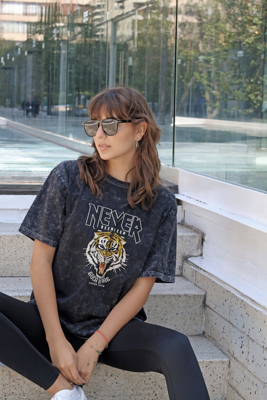 Polera Oversize Negra  Tigre