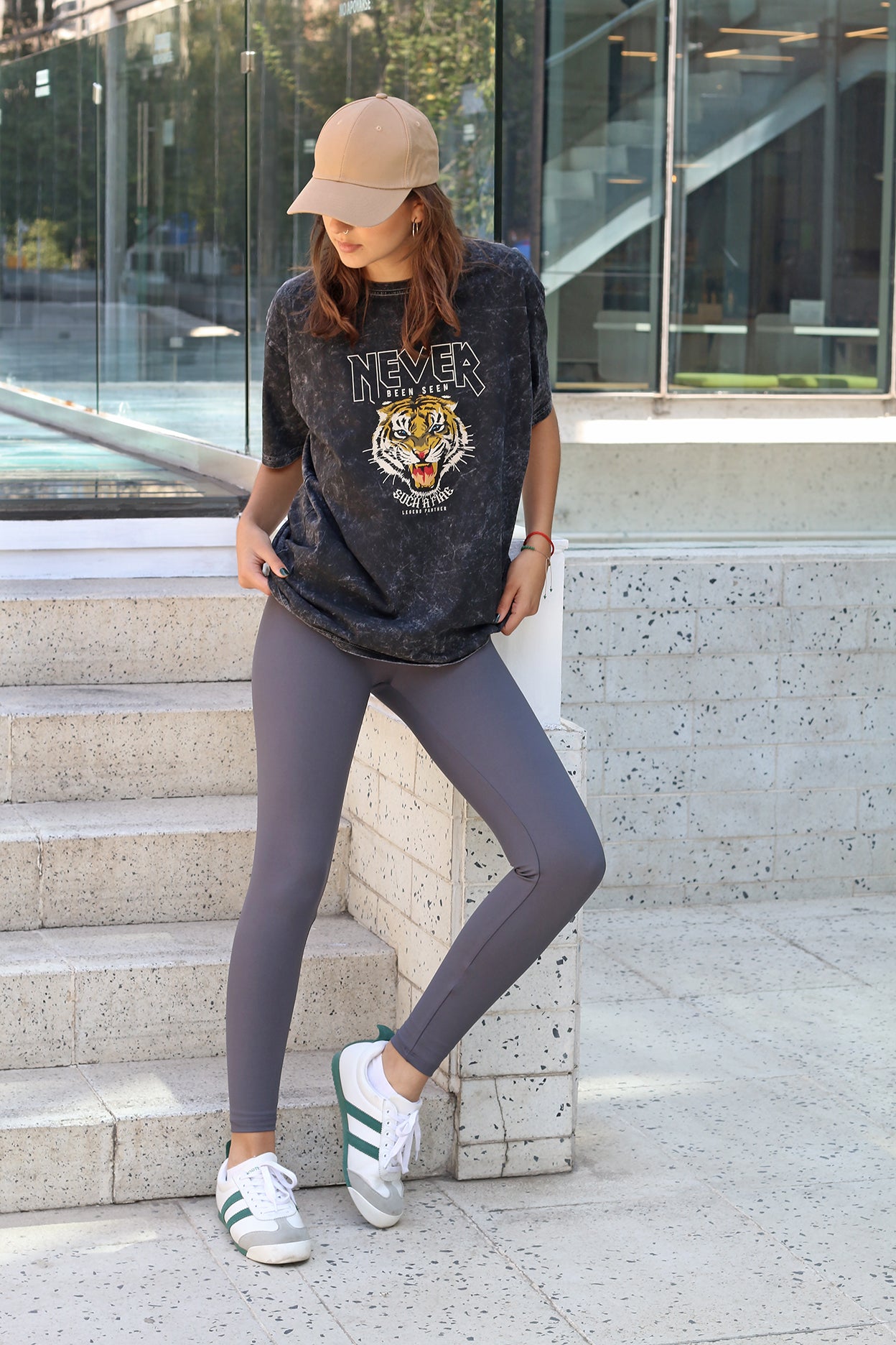 Polera Oversize Negra  Tigre