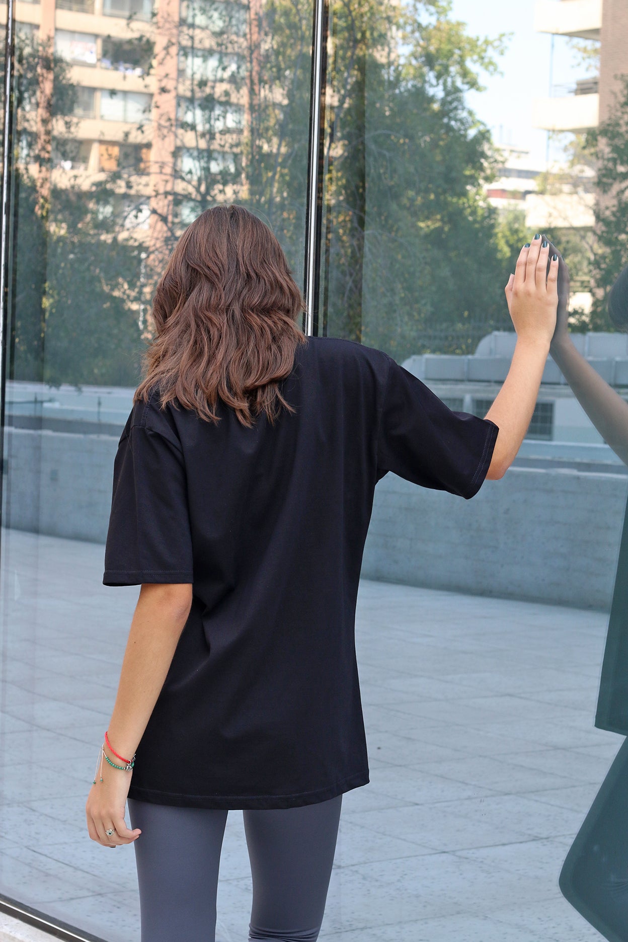 Polera Oversize Lisa Negra